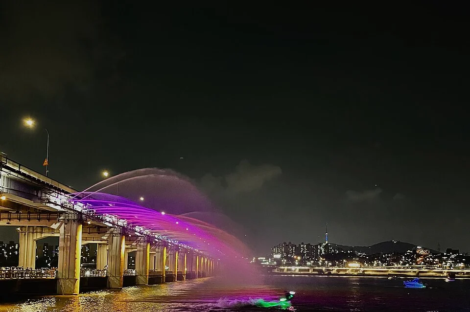 Banpo Bridge Fountain Viewpoint