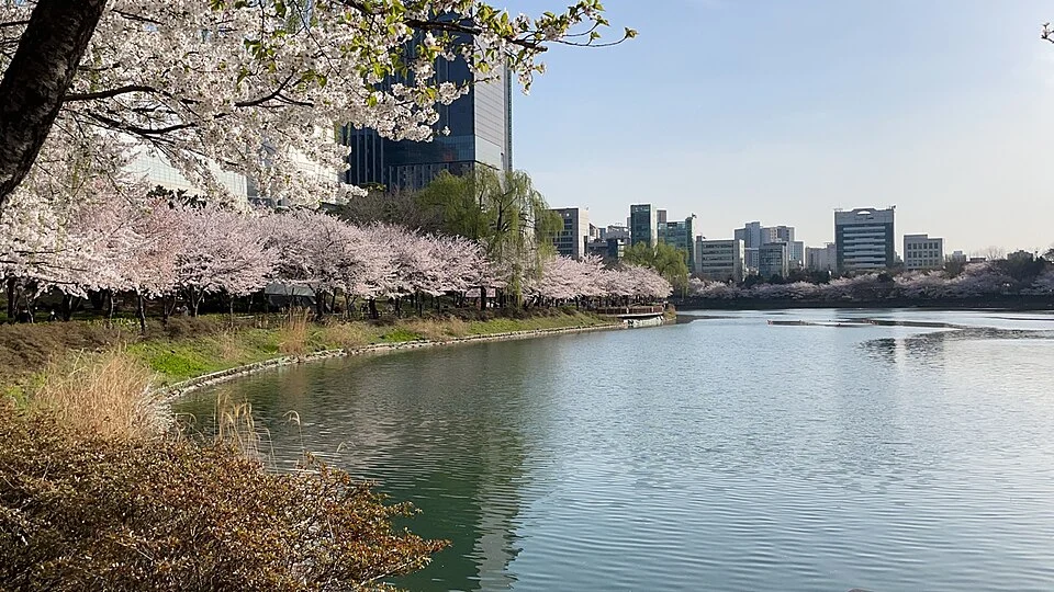 Seokchon Lake Park